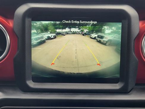 Used 2022 Jeep Wrangler Unlimited Rubicon w/ Cold Weather Group AWD/4WD image 18