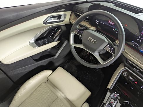 Certified 2025 Audi Q5 Premium w/ Premium Plus AWD/4WD image 9