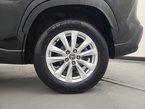 Used 2024 Toyota Corolla Cross LE image 10