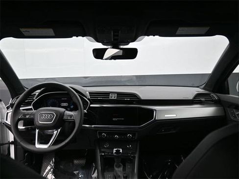 New 2025 Audi Q3 2.0T Premium image 10
