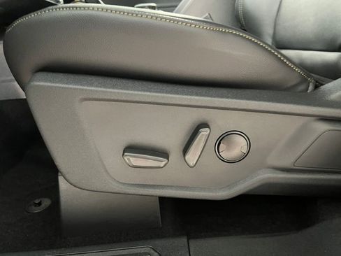 Used 2025 Ford Bronco Badlands image 10