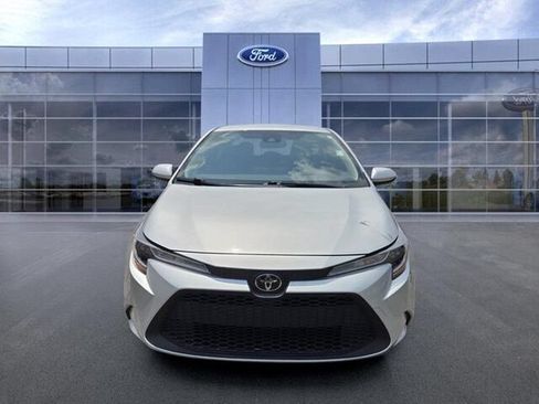 Used 2022 Toyota Corolla LE FWD image 3