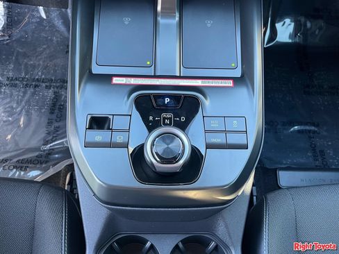 Used 2026 Toyota C-HR AWD/4WD image 31