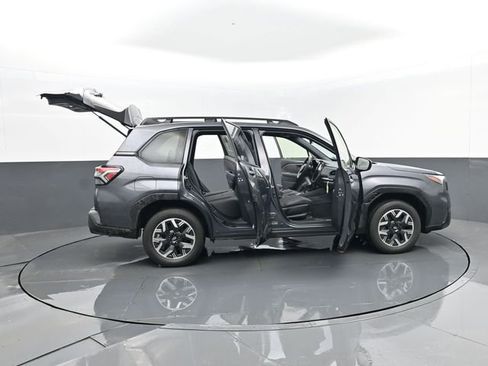 Used 2025 Subaru Forester Premium image 29