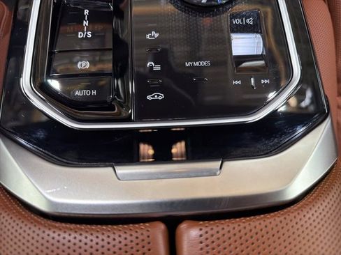 Certified 2023 BMW 760i xDrive w/ Executive Package image 42