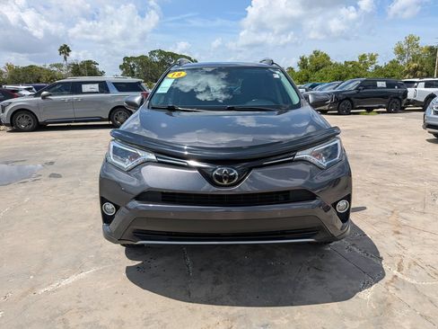 Used 2018 Toyota RAV4 XLE FWD image 3