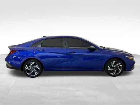Certified 2025 Hyundai Elantra Sport FWD image 6