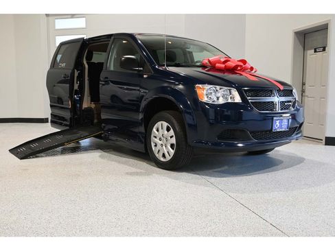 Used 2017 Dodge Grand Caravan SE w/ Power Window Group FWD image 2