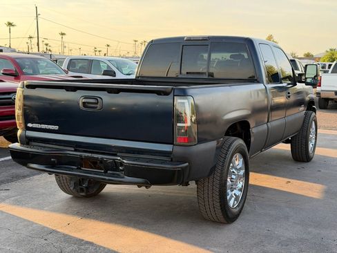 Used 2005 Chevrolet Silverado 2500 LT w/ Heavy-Duty Power Package AWD/4WD image 10