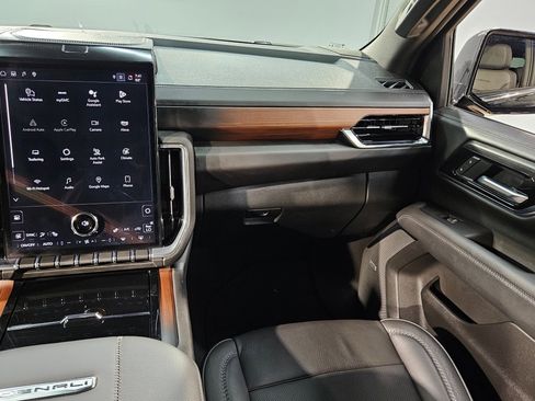 Used 2025 GMC Yukon Denali image 11