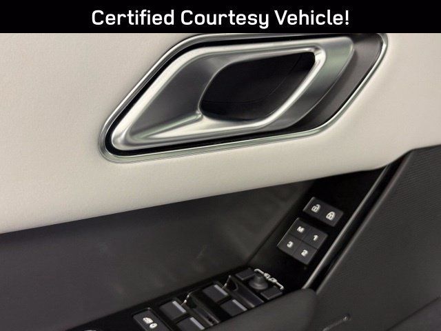 Used 2026 Land Rover Range Rover Velar S AWD/4WD image 15