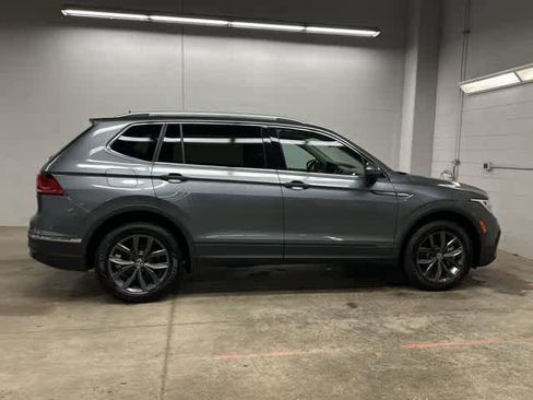 Used 2023 Volkswagen Tiguan SE image 3