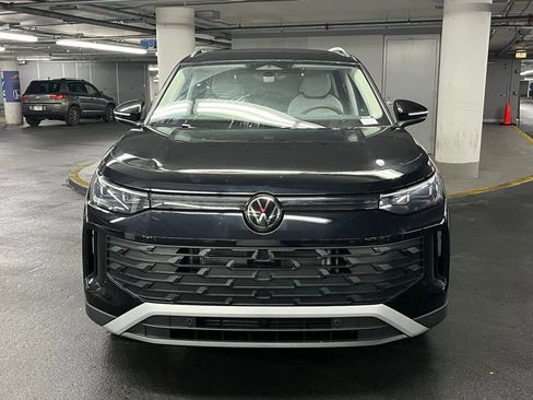 New 2025 Volkswagen Tiguan SE image 31