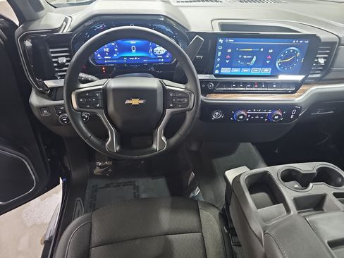 Used 2023 Chevrolet Silverado 1500 LT AWD/4WD image 16