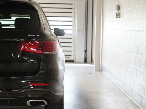 Used 2021 Mercedes-Benz GLC 300 4MATIC image 10