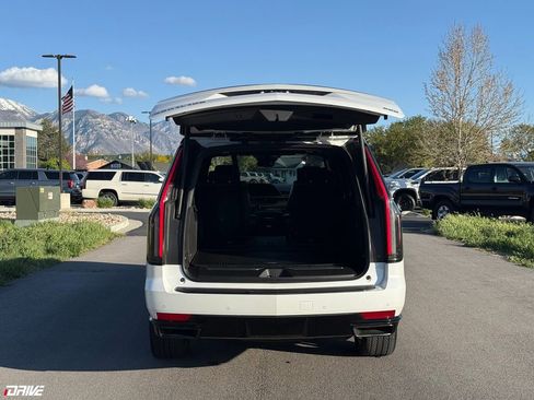 Used 2023 Cadillac Escalade ESV Sport Platinum w/ LPO, Floor Liner Package AWD/4WD image 12