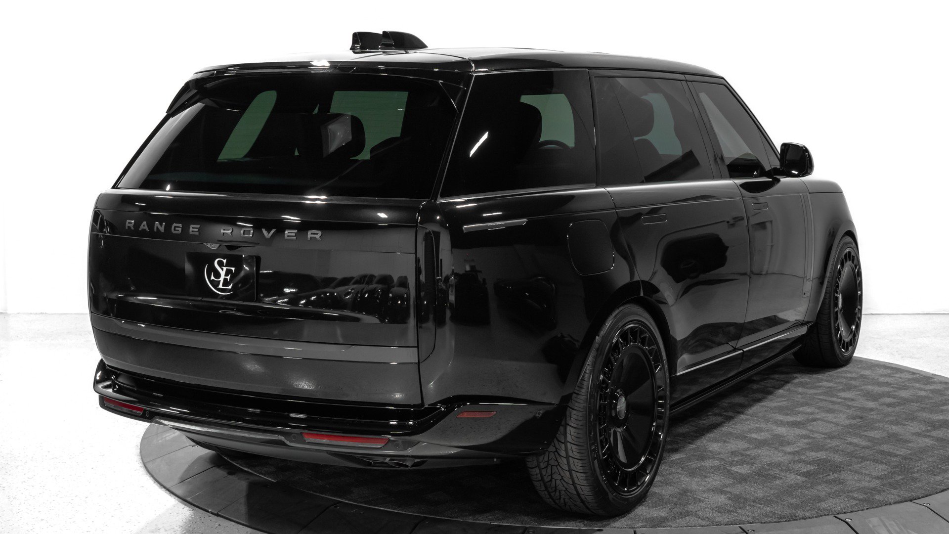 Used 2025 Land Rover Range Rover Long Wheelbase Autobiography AWD/4WD image 6