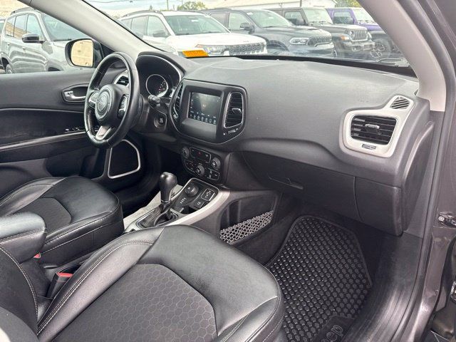 Used 2019 Jeep Compass Latitude w/ Cold Weather Group AWD/4WD image 27