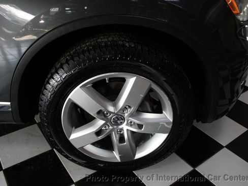Used 2013 Volkswagen Touareg Sport image 38