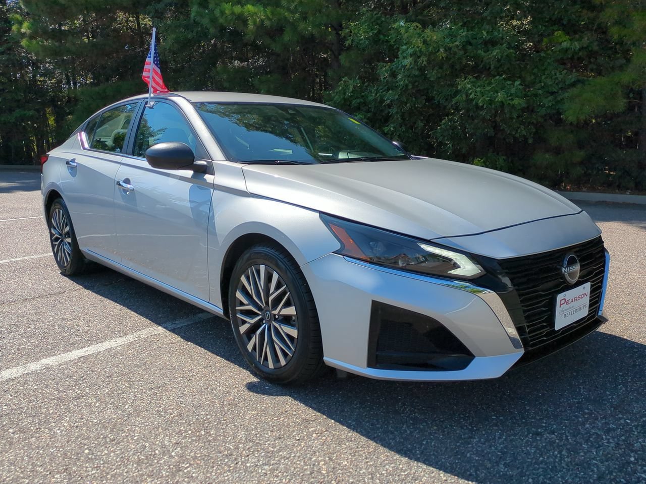 Used 2025 Nissan Altima 2.5 SV FWD image 2