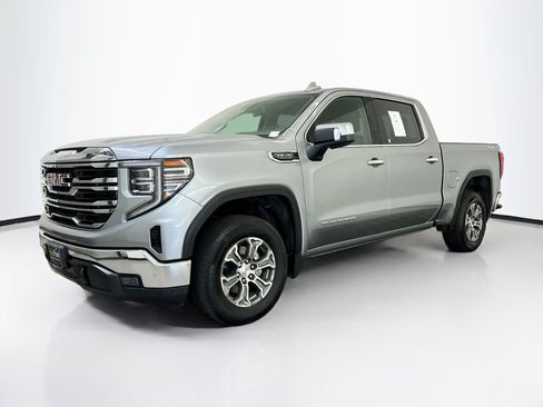 Used 2025 GMC Sierra 1500 SLT AWD/4WD image 3