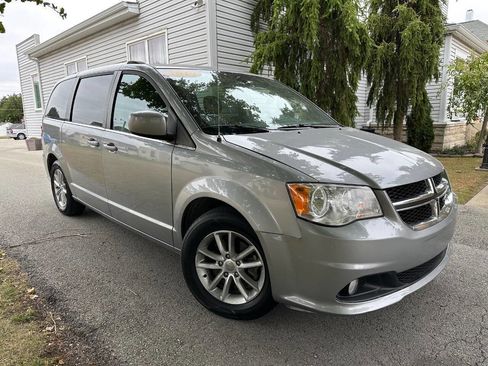 Used 2019 Dodge Grand Caravan SXT image 1
