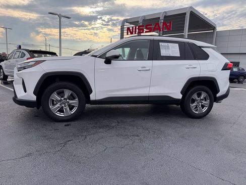 Used 2025 Toyota RAV4 XLE AWD/4WD image 2