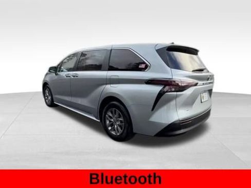 Used 2023 Toyota Sienna LE image 6