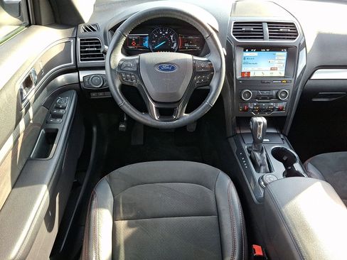 Used 2018 Ford Explorer XLT w/ Equipment Group 202A image 11