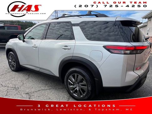 Used 2022 Nissan Pathfinder SV image 4