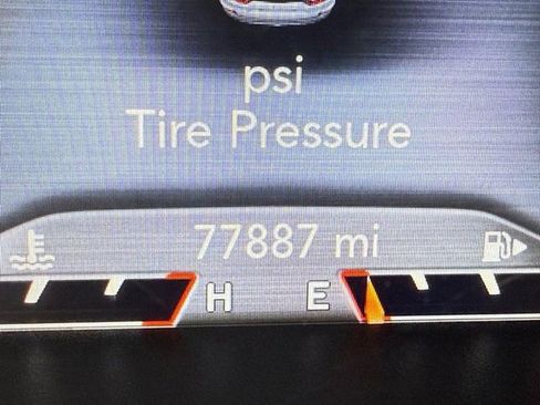 Used 2019 Jeep Cherokee Trailhawk w/ Cold Weather Group image 30