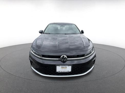 Used 2025 Volkswagen Jetta SE image 4