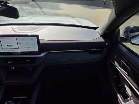 Used 2025 Ford Explorer Platinum image 19