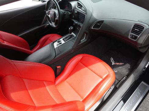 Used 2019 Chevrolet Corvette Stingray Coupe w/ 1LT RWD image 7