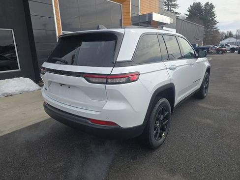 New 2026 Jeep Grand Cherokee Laredo image 6