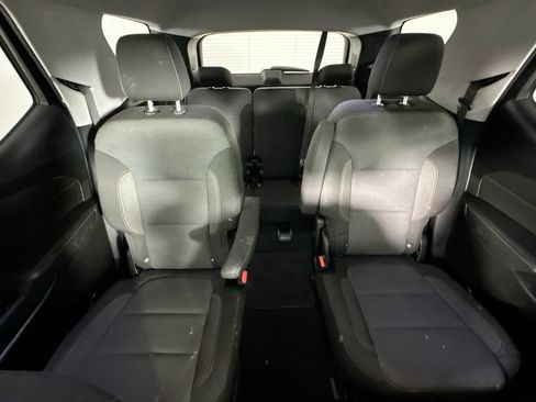 Used 2021 Chevrolet Traverse LT w/ LPO, Cargo Package FWD image 13