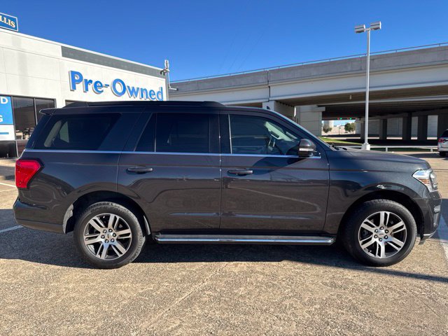 Used 2023 Ford Expedition XLT RWD image 2