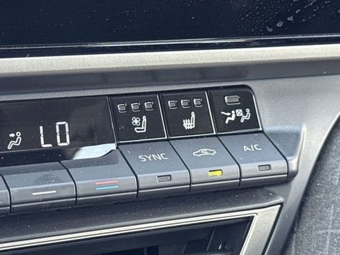 Used 2025 Toyota Camry XLE w/ Premium Plus Package FWD image 21