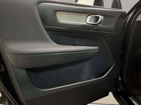 Used 2025 Volvo XC40 B5 Plus image 83