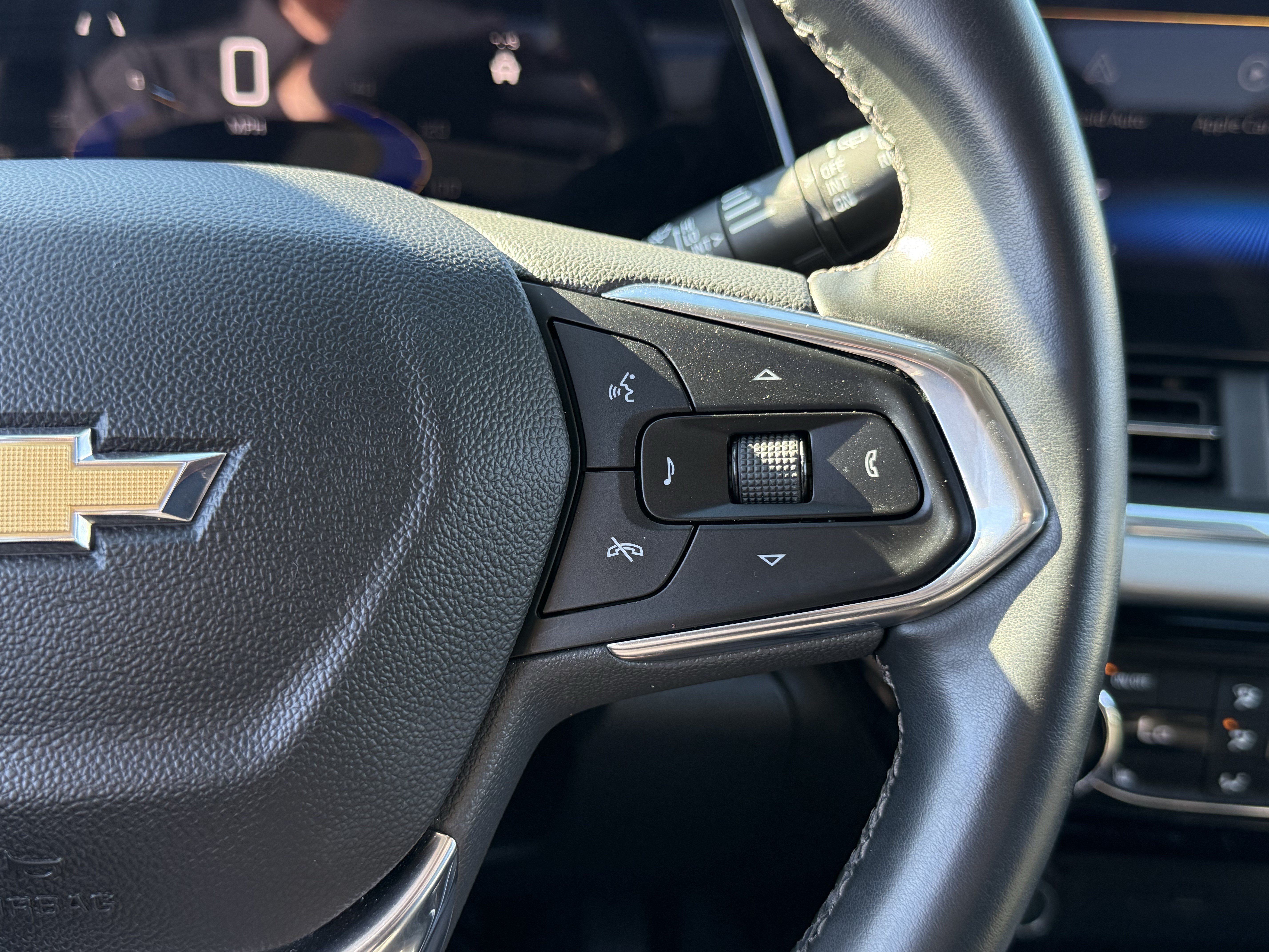 Used 2025 Chevrolet Trax LT w/ LT Convenience Package FWD image 18