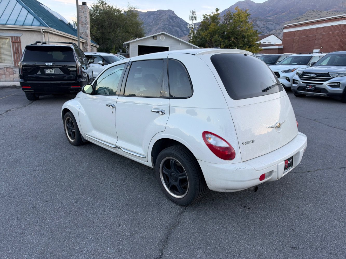 Used 2010 Chrysler PT Cruiser w/ Convenience Group FWD image 3