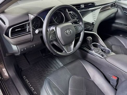 Used 2019 Toyota Camry XLE image 10