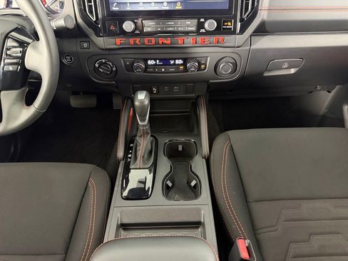 Used 2025 Nissan Frontier PRO-4X AWD/4WD image 19