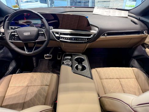 New 2026 Cadillac Lyriq Signature Sport w/ LPO, Bronce Accent Package AWD/4WD image 33