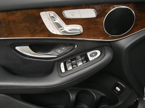 Used 2019 Mercedes-Benz GLC 300 4MATIC image 11