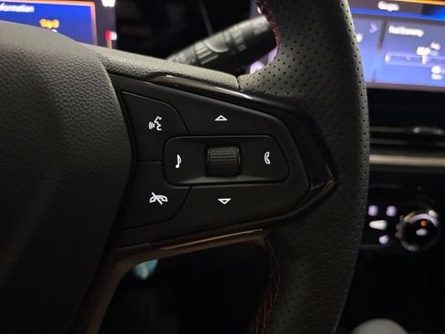 Used 2025 Chevrolet Trax RS w/ Sunroof Package FWD image 66