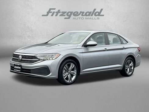 Used 2024 Volkswagen Jetta SE image 2