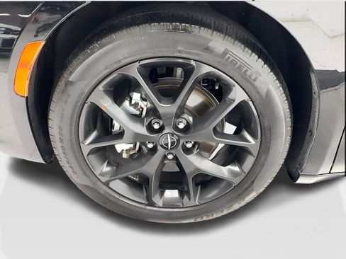 Used 2025 Chrysler Pacifica Limited FWD image 12