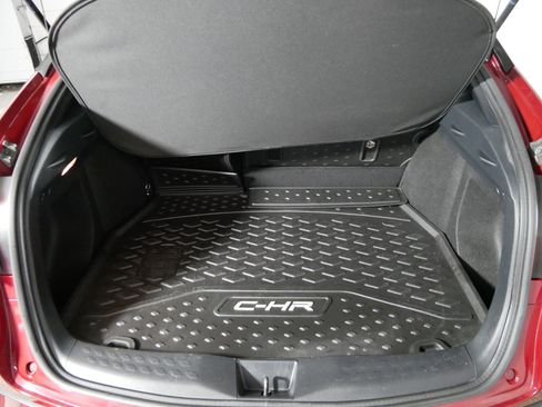 Used 2018 Toyota C-HR XLE FWD image 18