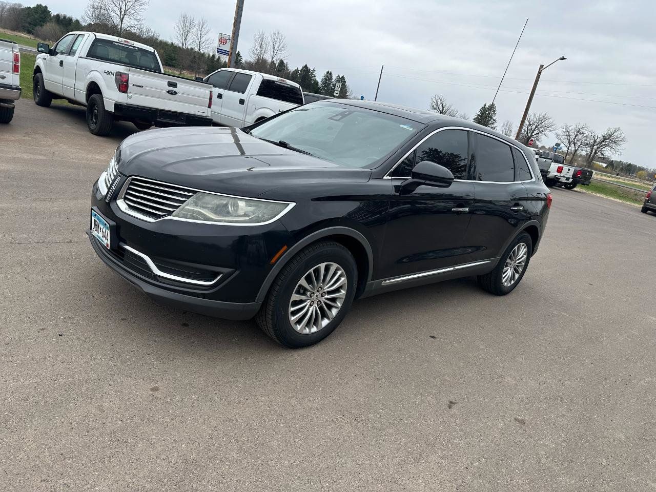 Used 2016 Lincoln MKX Select w/ Select Plus Package AWD/4WD image 3